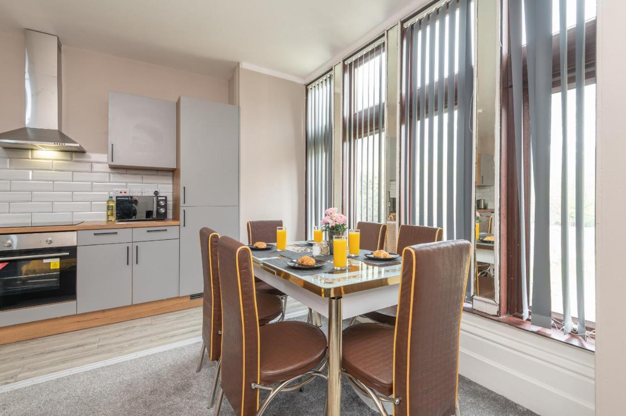 K North Park Road Apartment *